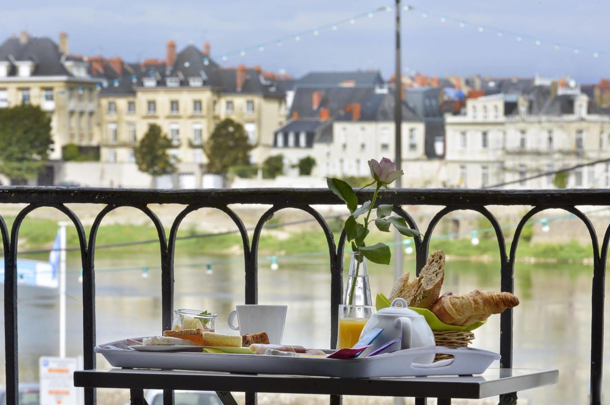 Cristal Hotel Restaurant - Logis Hotels Saumur Exteriér fotografie